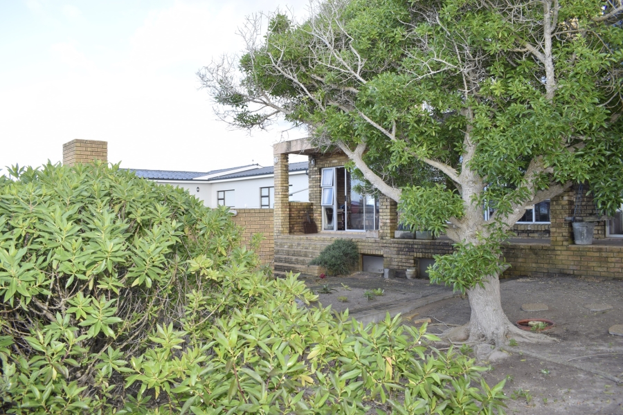 2 Bedroom Property for Sale in Struisbaai Western Cape